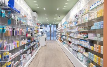 Front officie de la pharmacie Gare Chêne-Bourg