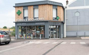 PHARMACIE DES CHARENTES - façade